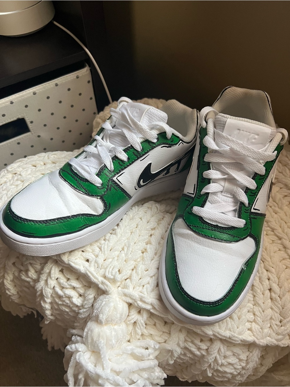 Nike White & Green Low-Top Sneakers for Men